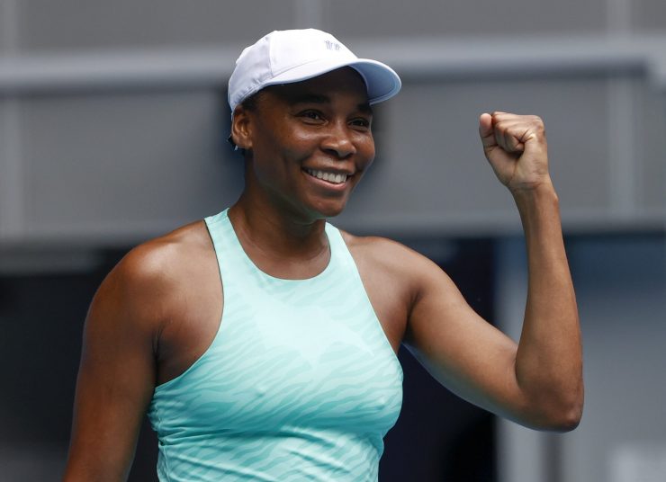 venus williams with her fist up